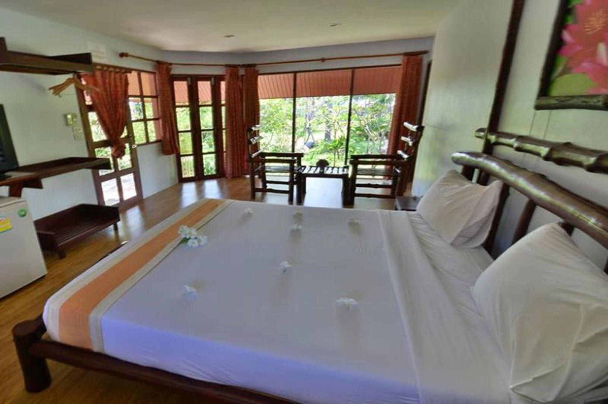 Alongkot Beach Resort Khanom Eksteriør bilde