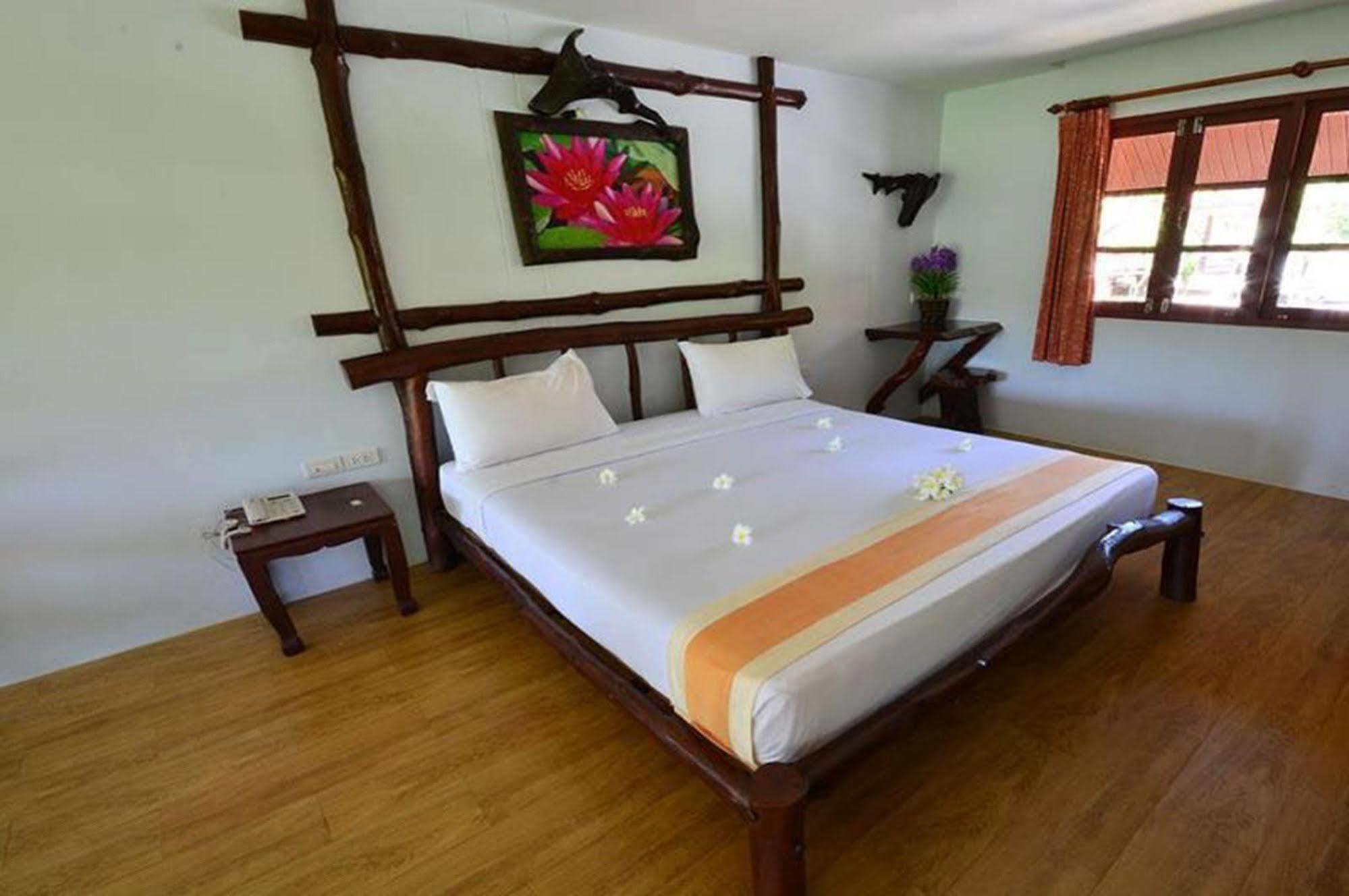 Alongkot Beach Resort Khanom Eksteriør bilde