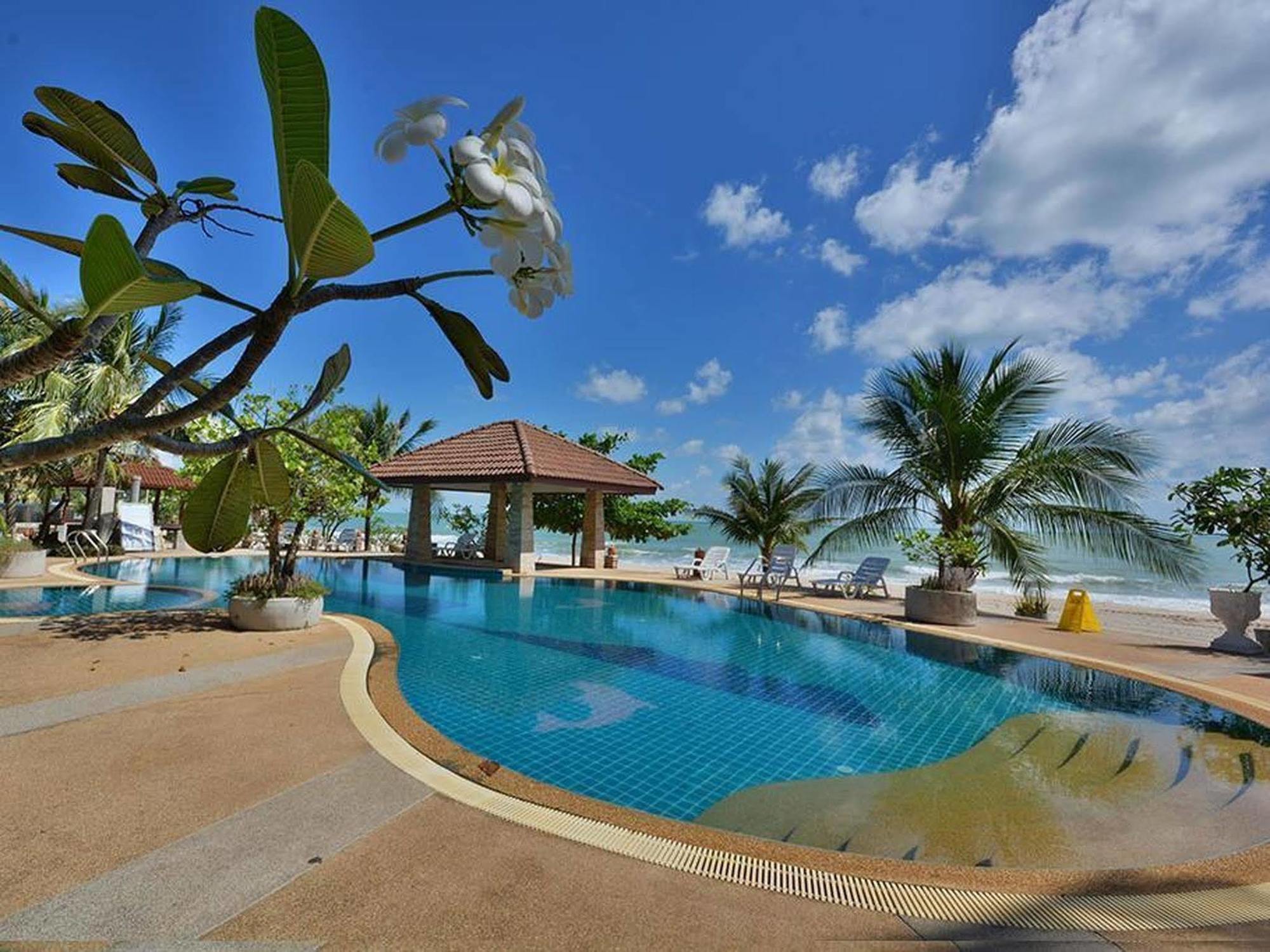 Alongkot Beach Resort Khanom Eksteriør bilde