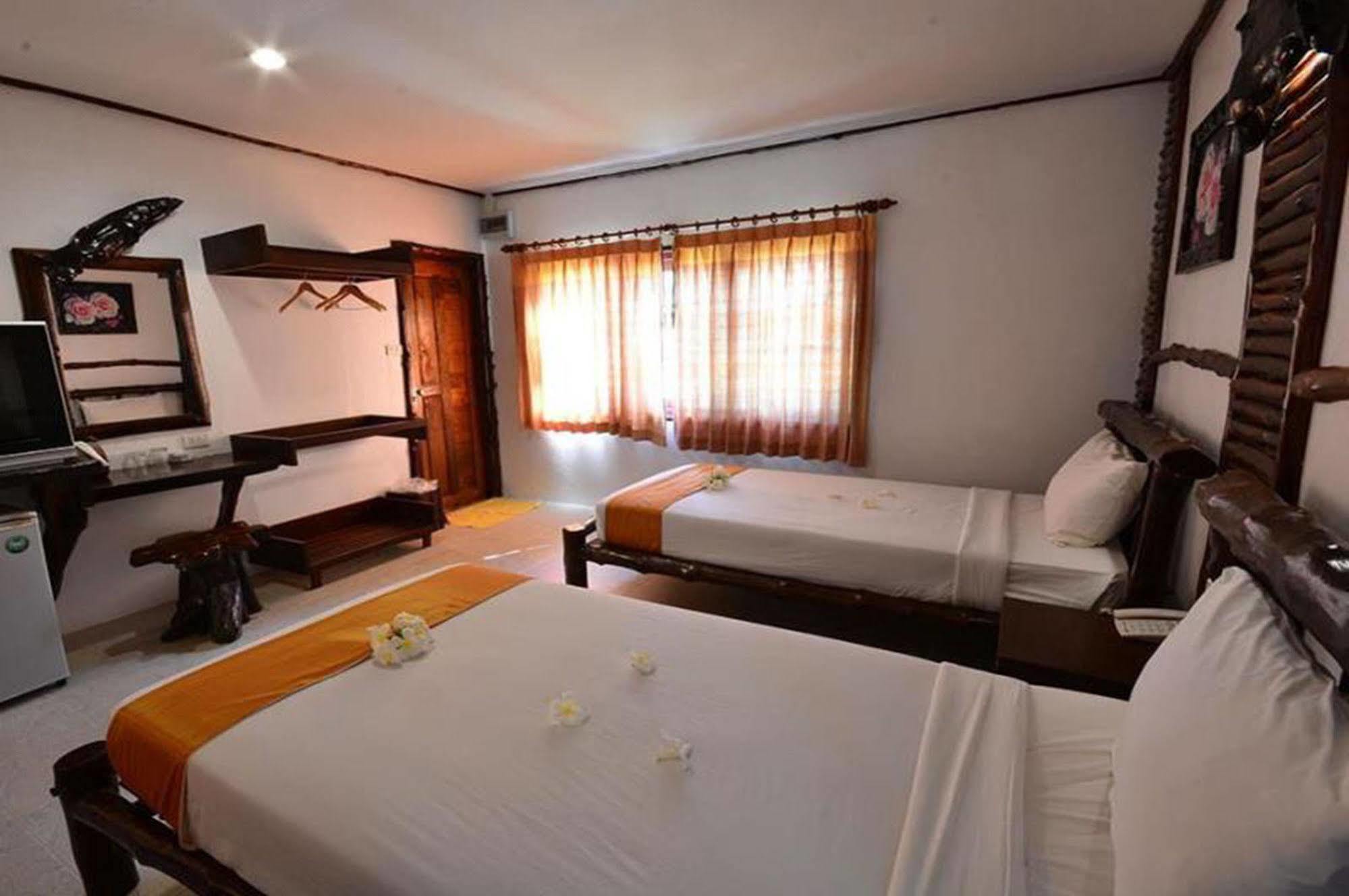 Alongkot Beach Resort Khanom Eksteriør bilde
