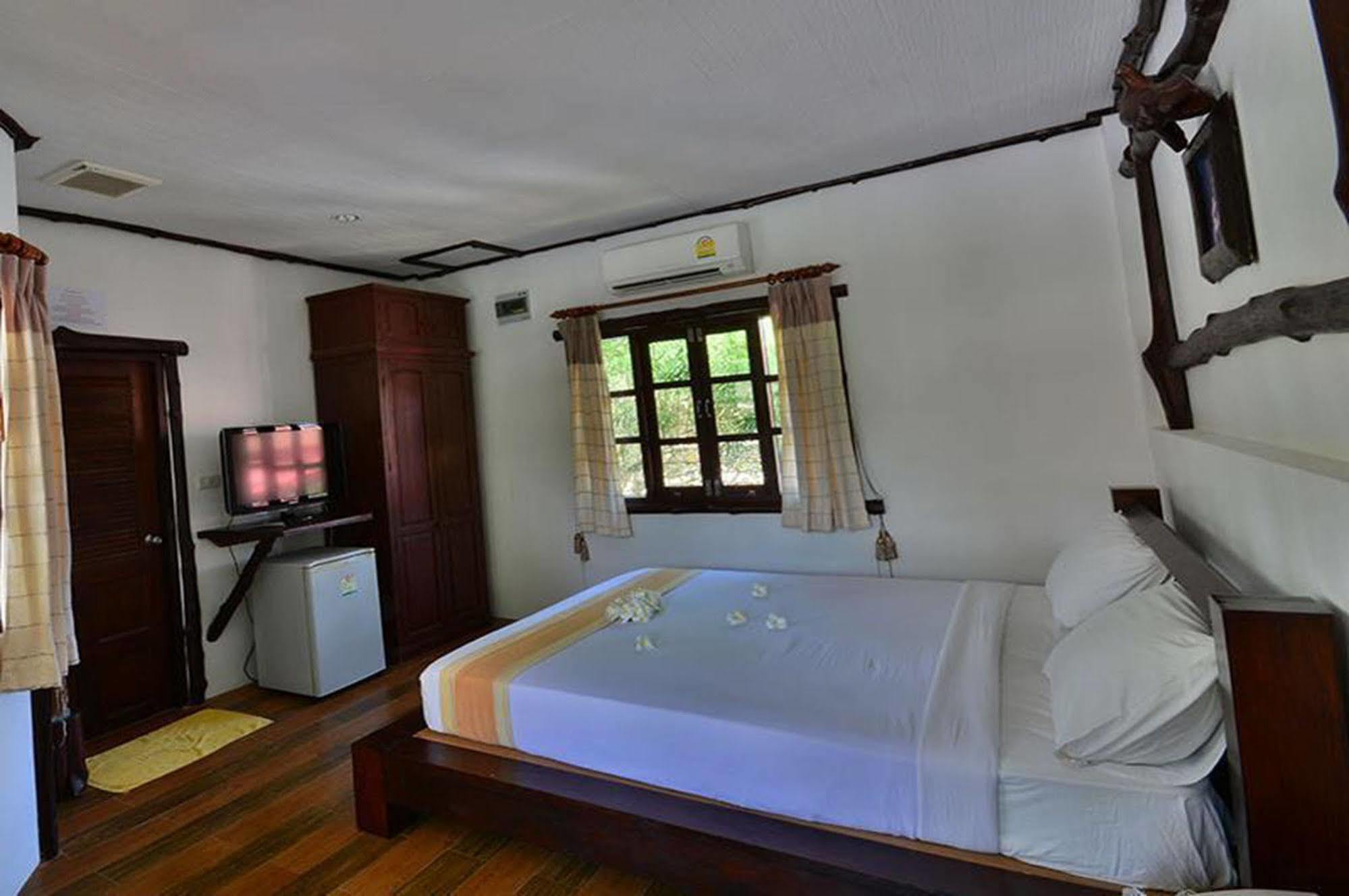 Alongkot Beach Resort Khanom Eksteriør bilde