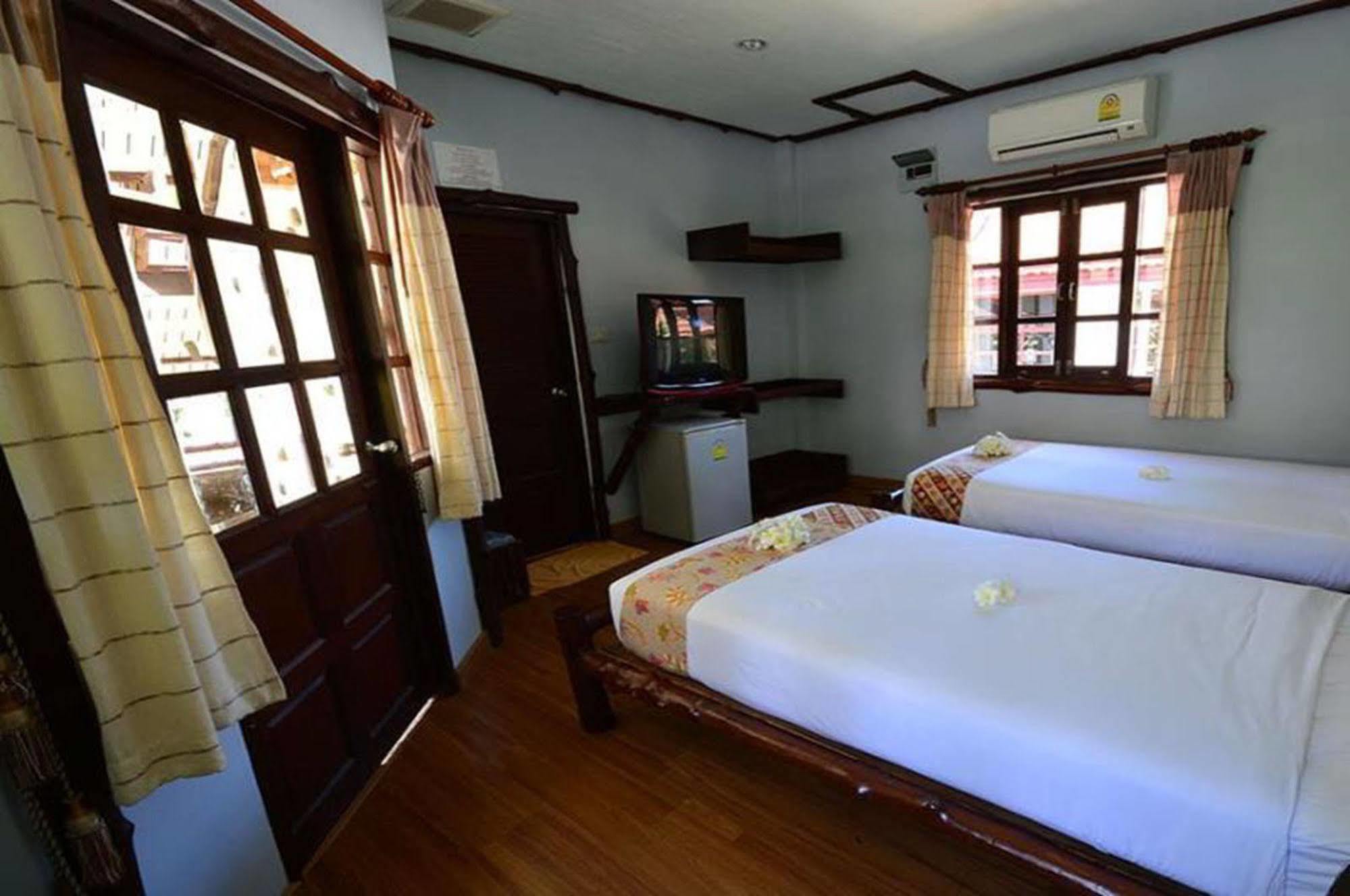 Alongkot Beach Resort Khanom Eksteriør bilde