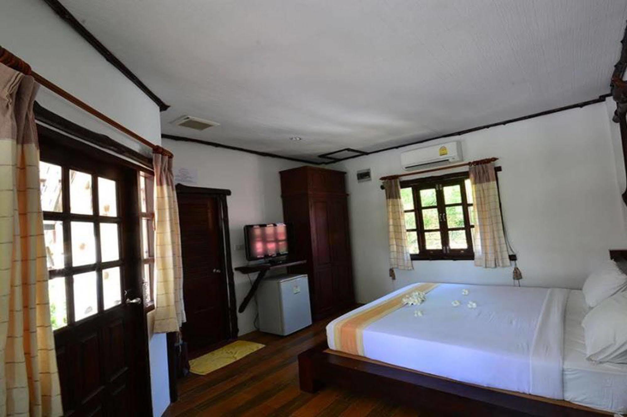Alongkot Beach Resort Khanom Eksteriør bilde