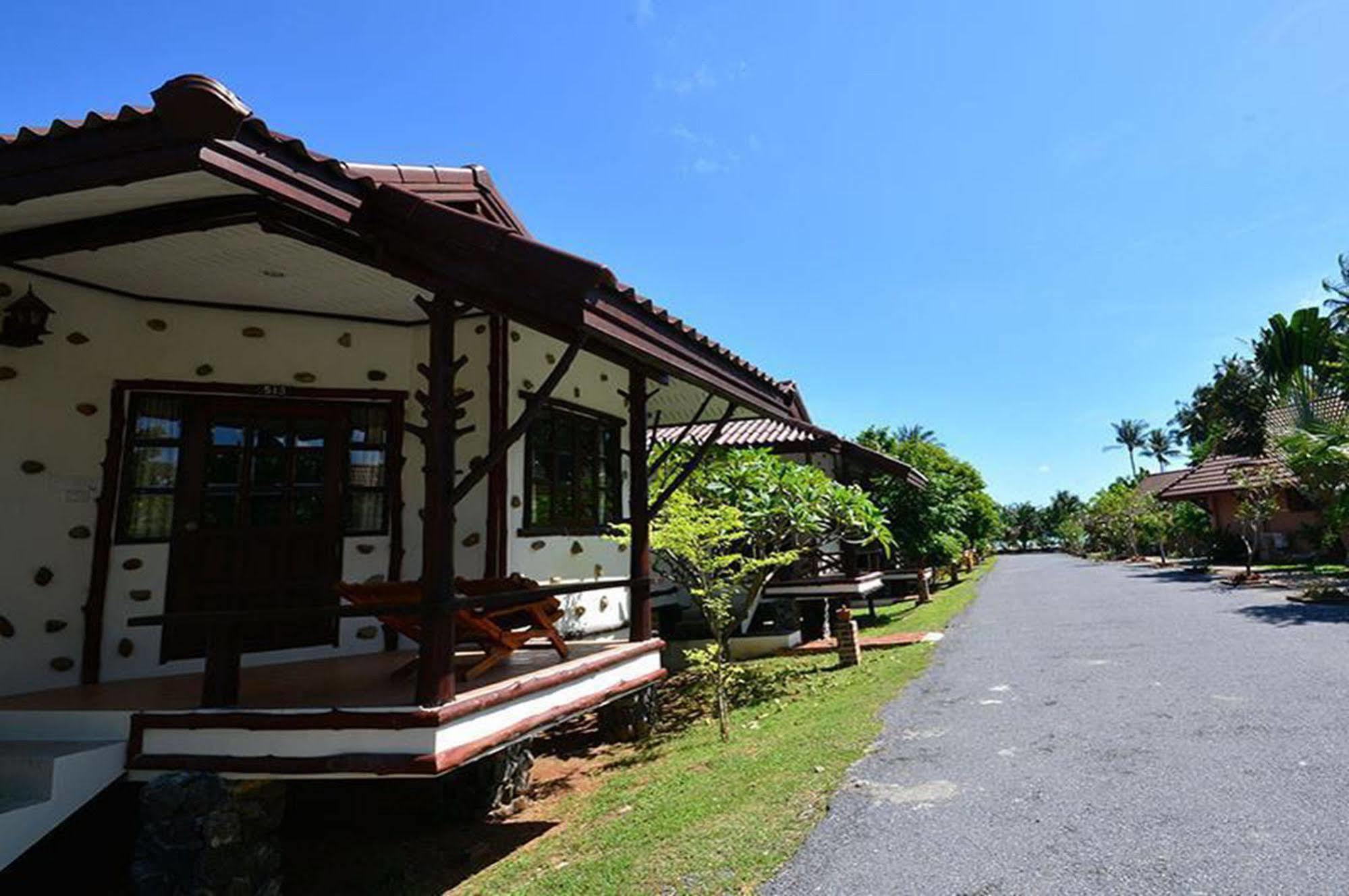 Alongkot Beach Resort Khanom Eksteriør bilde