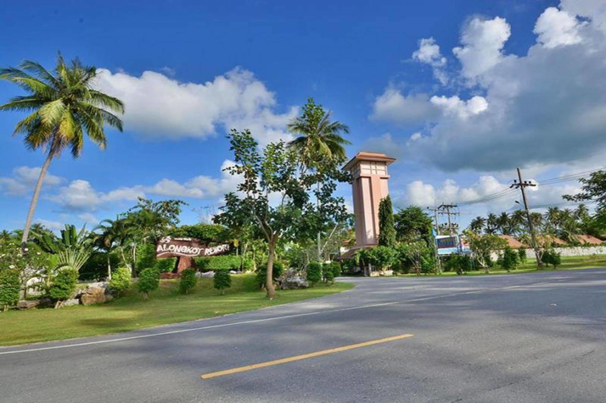 Alongkot Beach Resort Khanom Eksteriør bilde